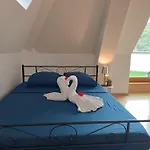 게스트하우스 Lou Castelou Pont D'estaing 3*