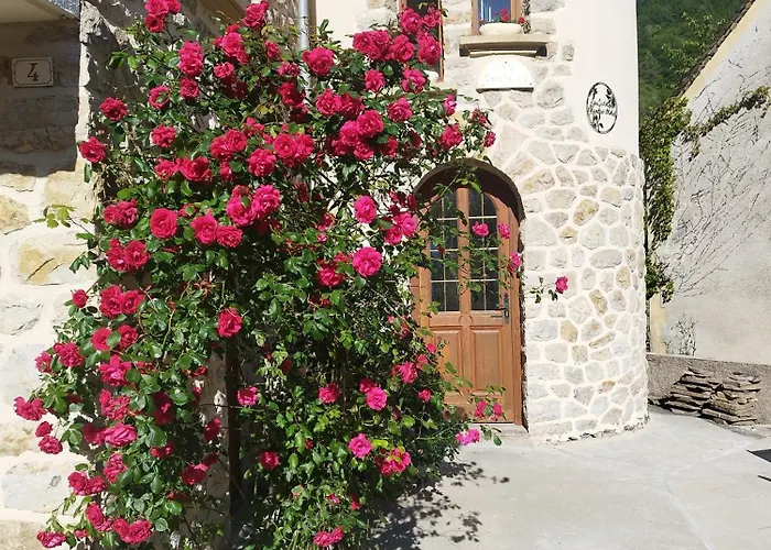 Lou Castelou בית הארחה 3*